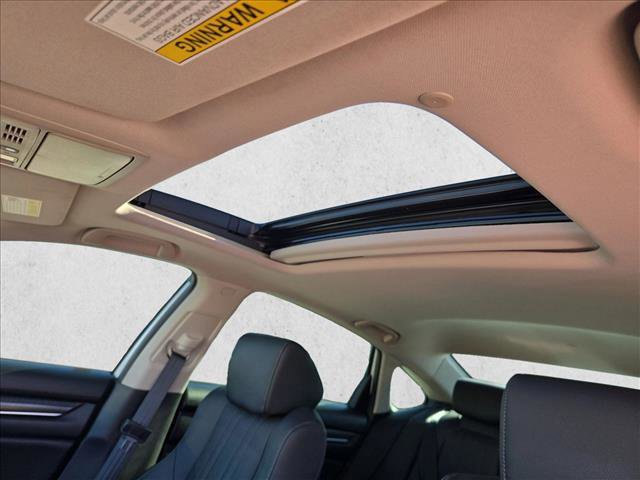 Used 2018 Honda Accord Touring image 16