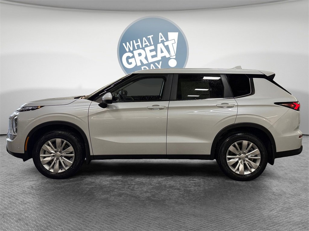 New 2025 Mitsubishi Outlander ES image 7