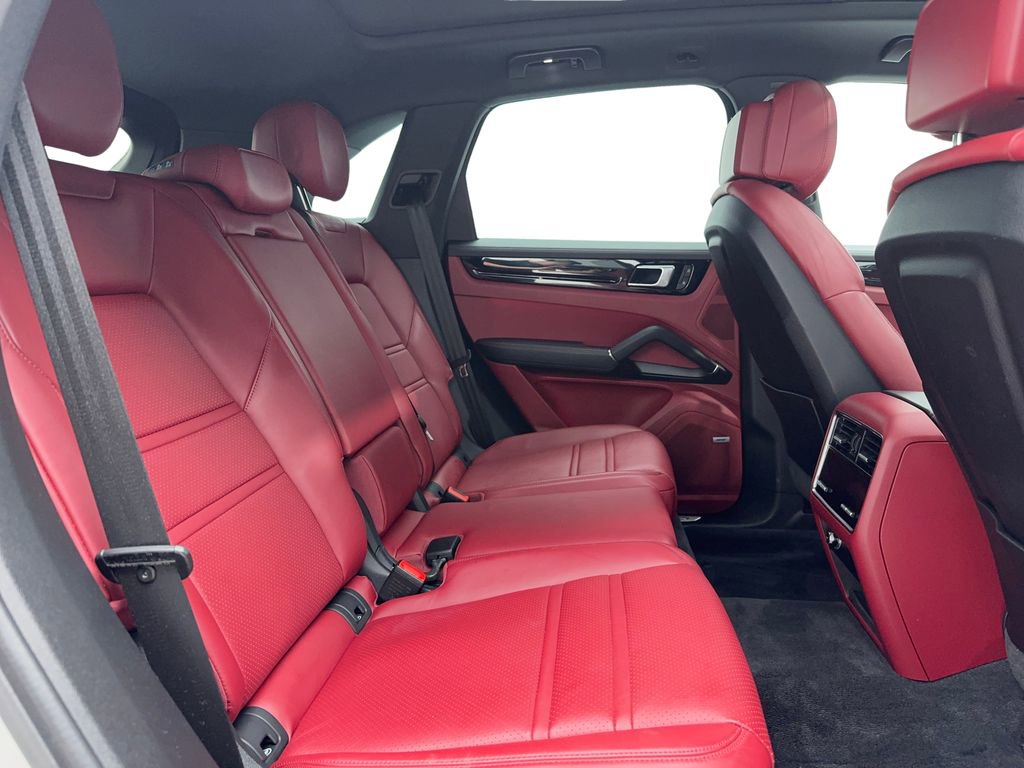 Used 2022 Porsche Cayenne image 17