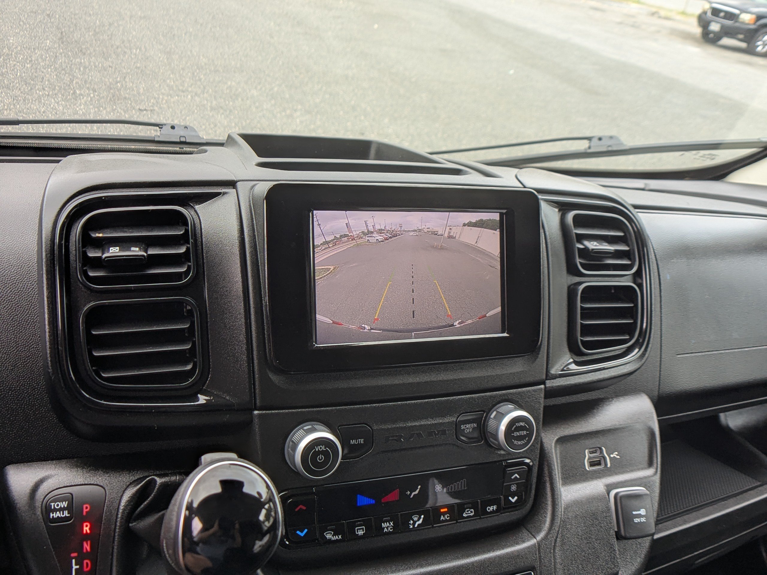 Used 2025 RAM ProMaster 2500 w/ U-Haul Equipment Group FWD image 19