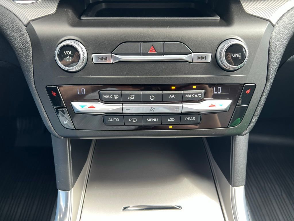 Used 2020 Ford Explorer XLT w/ Equipment Group 202A image 30