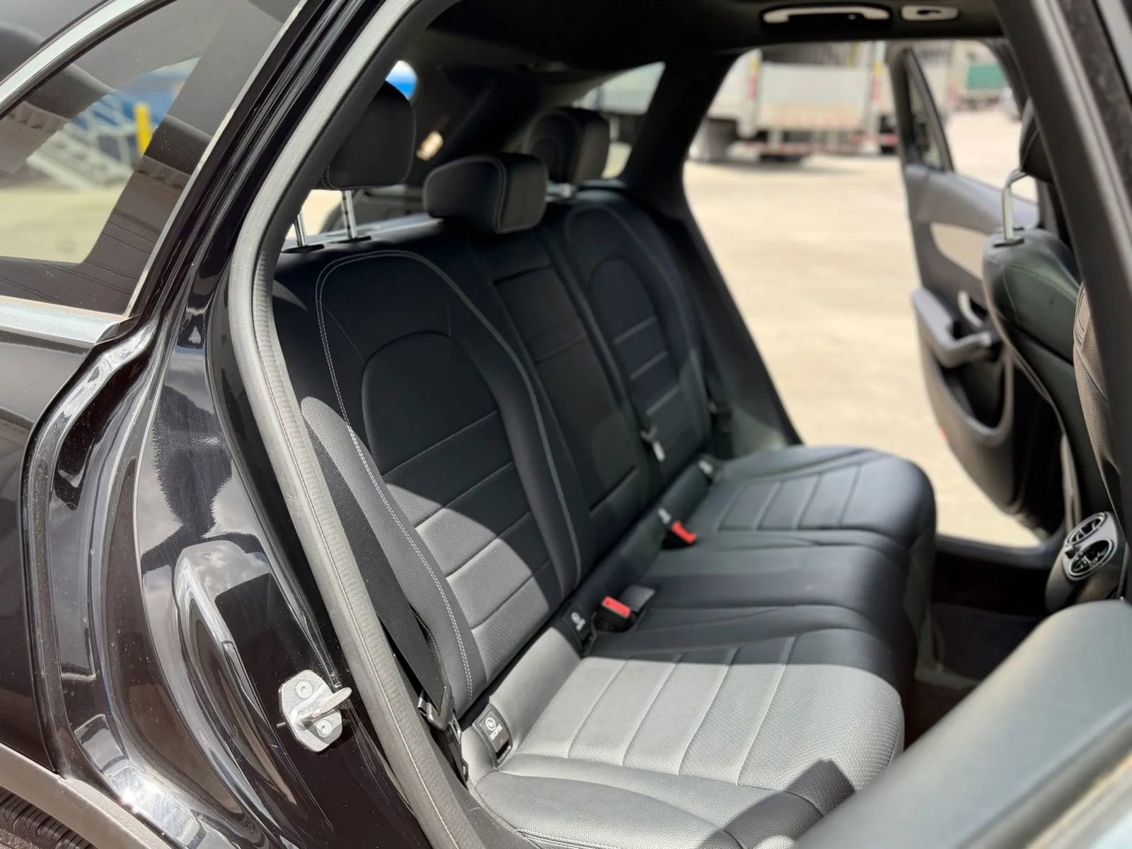 Used 2019 Mercedes-Benz GLC 300 w/ Premium Package image 24