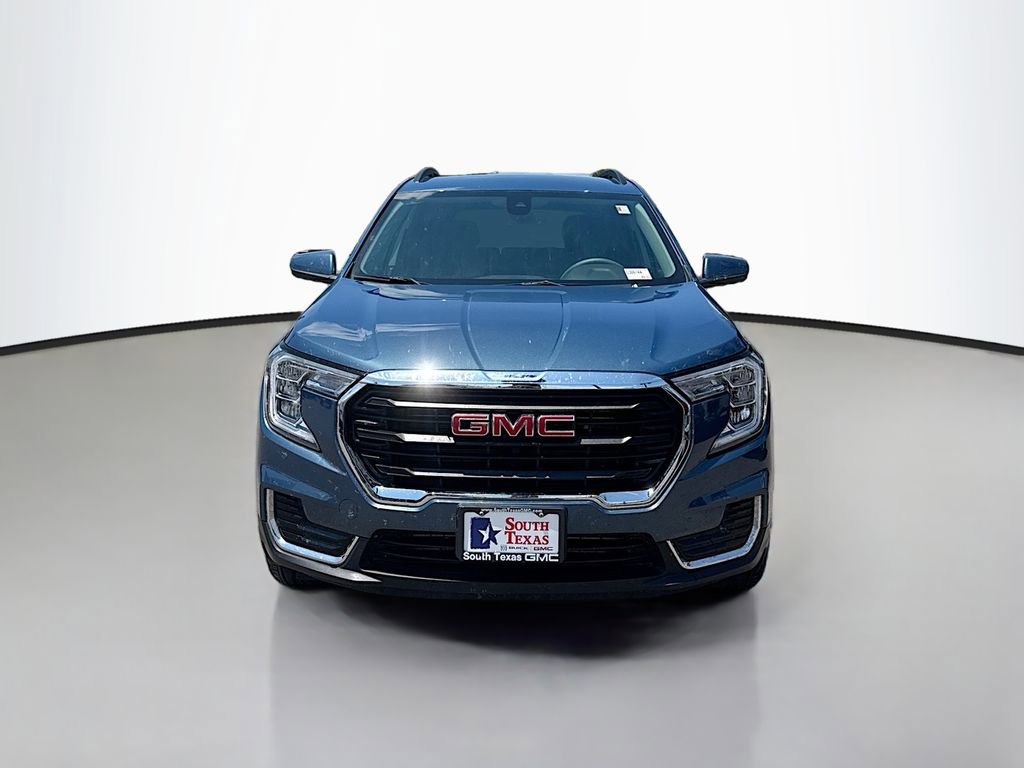 Used 2024 GMC Terrain SLE w/ Driver Convenience Package FWD image 2