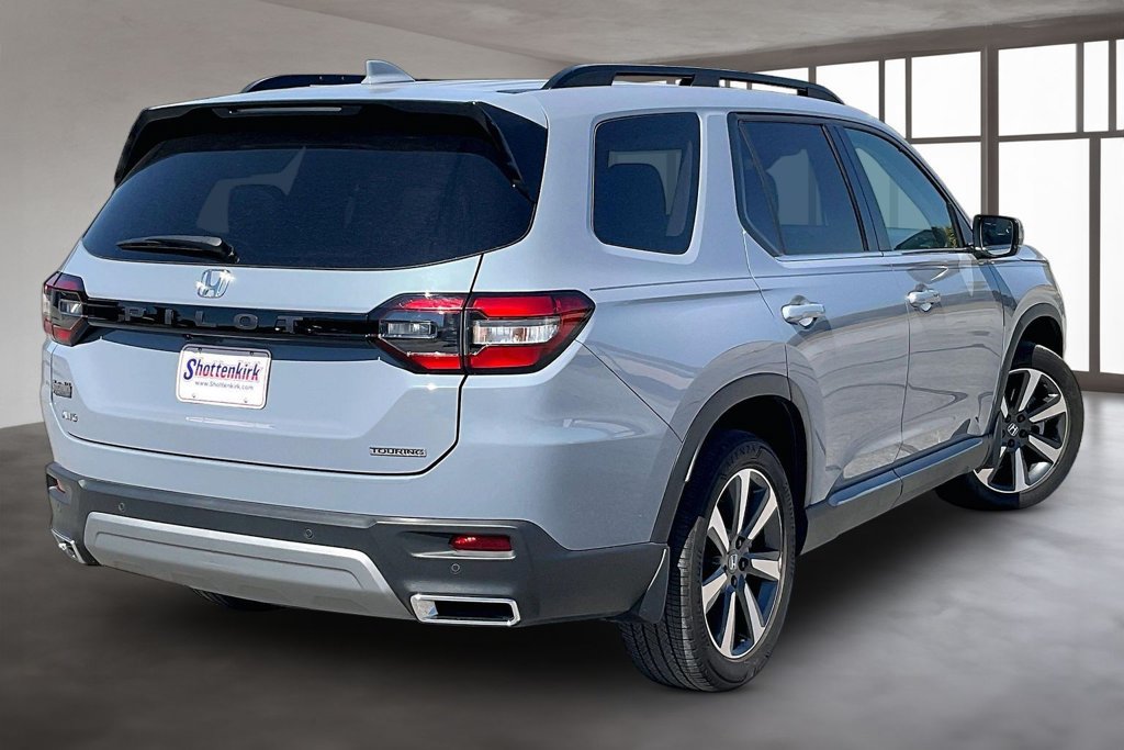 Used 2025 Honda Pilot Touring image 6