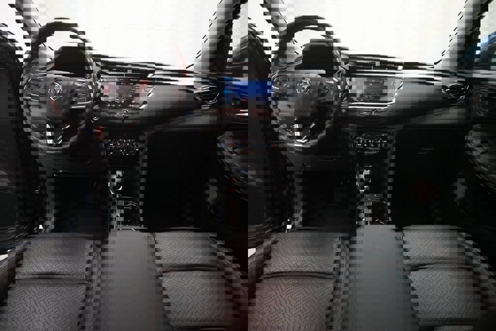 Used 2022 Buick Encore GX Essence image 5