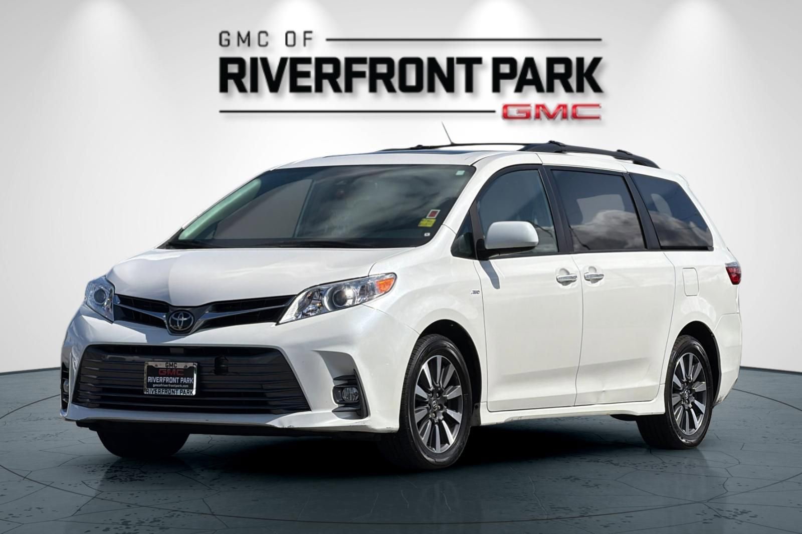 Used 2019 Toyota Sienna XLE w/ XLE Navigation Package AWD/4WD image 7