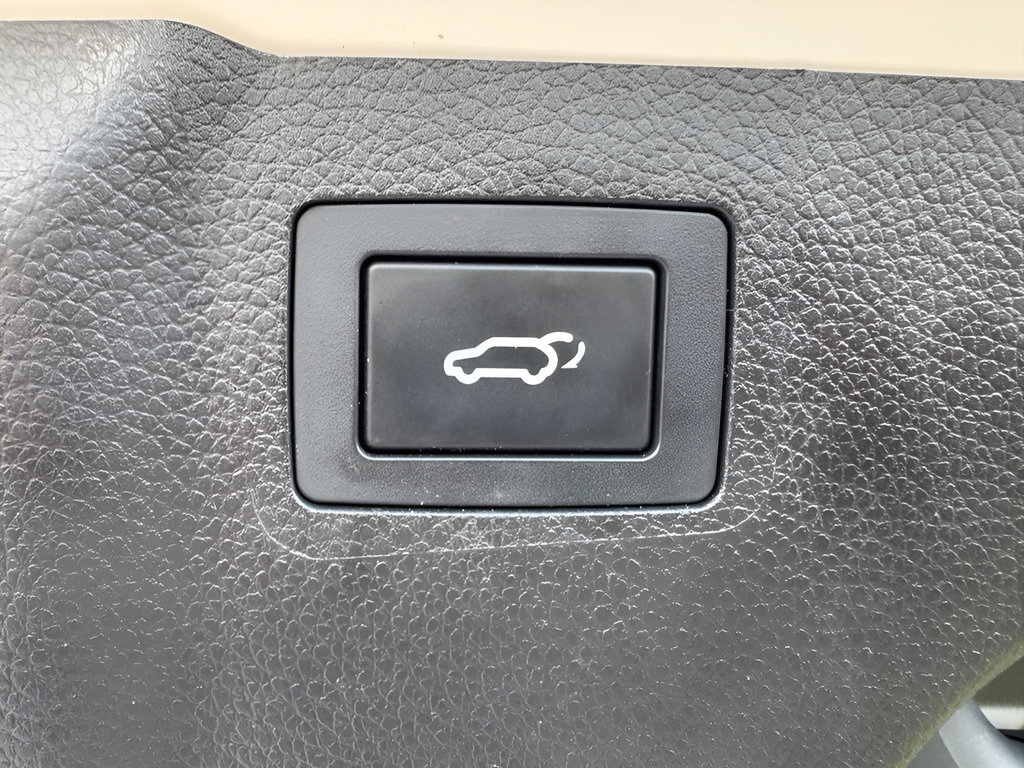 Used 2016 Hyundai Santa Fe Limited w/ Option Group 04 AWD/4WD image 11