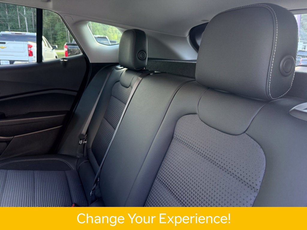 Used 2025 Chevrolet Trax LT w/ LT Convenience Package FWD image 16