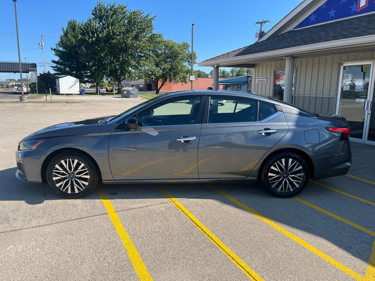 Used 2024 Nissan Altima 2.5 SV FWD image 4