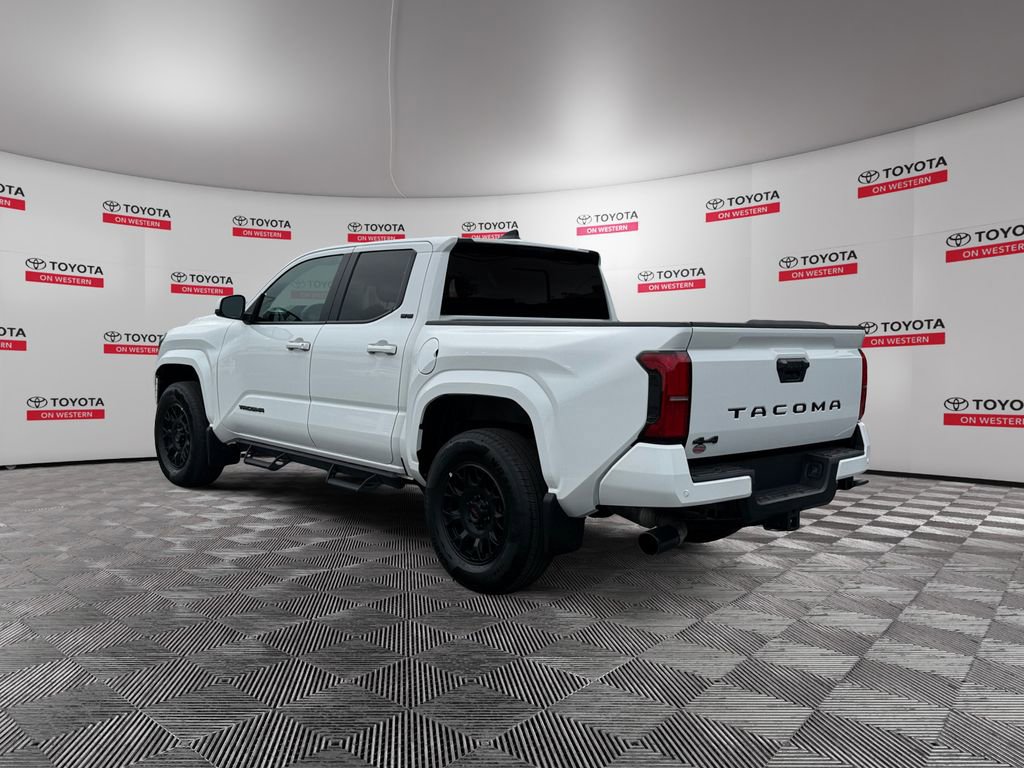 Used 2025 Toyota Tacoma SR5 AWD/4WD image 5