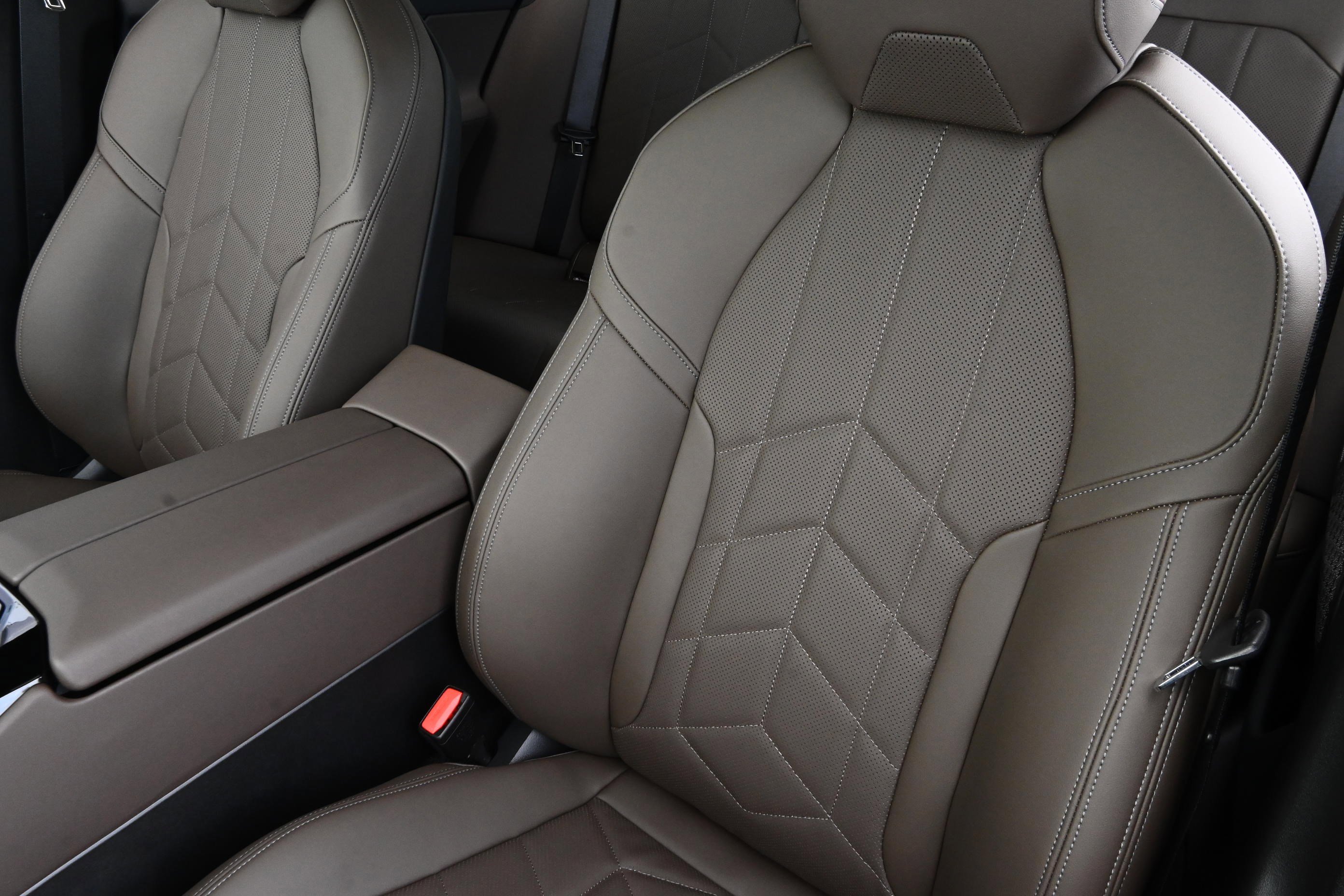 Used 2026 BMW i5 eDrive40 w/ M Sport Package image 10