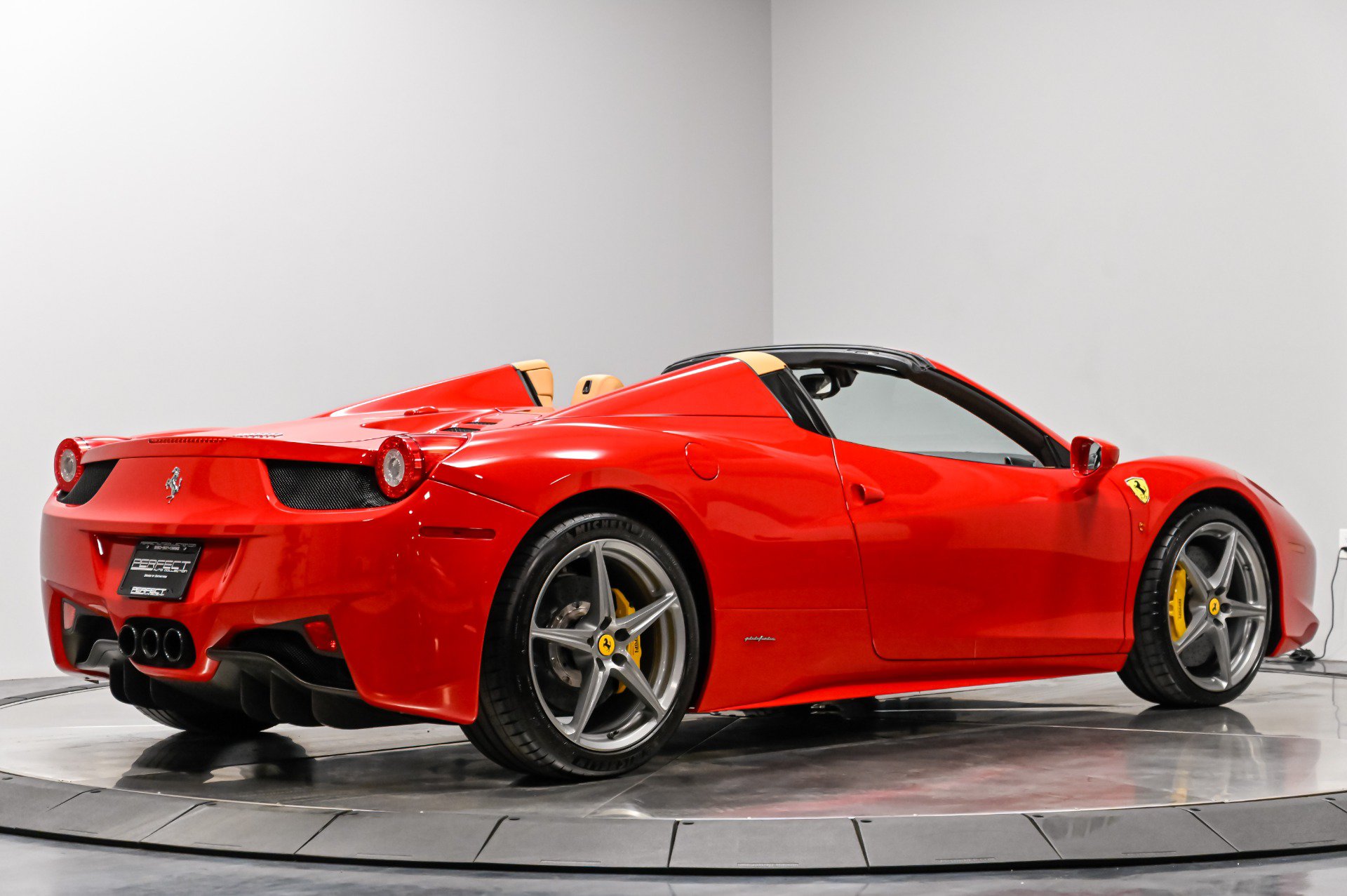 Used 2013 Ferrari 458 Spider RWD image 11