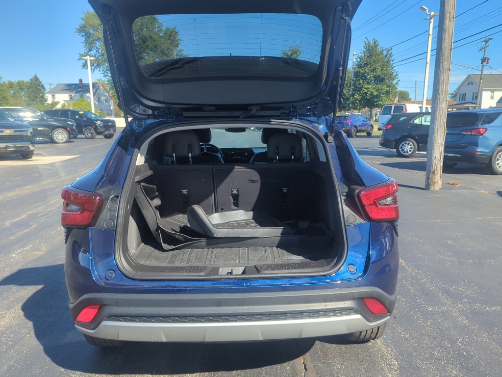 Certified 2024 Chevrolet Trax LT w/ Sunroof Package FWD image 13