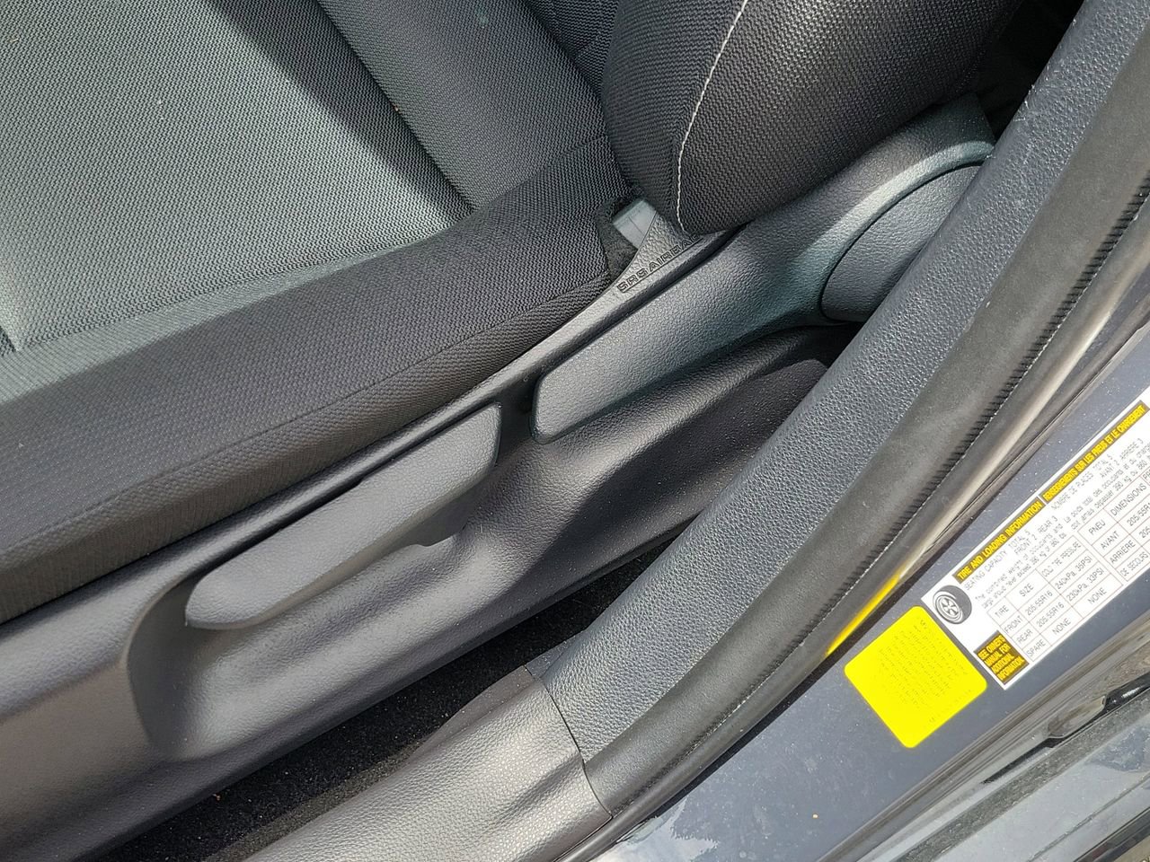 Used 2025 Toyota Corolla LE w/ Convenience Package image 17