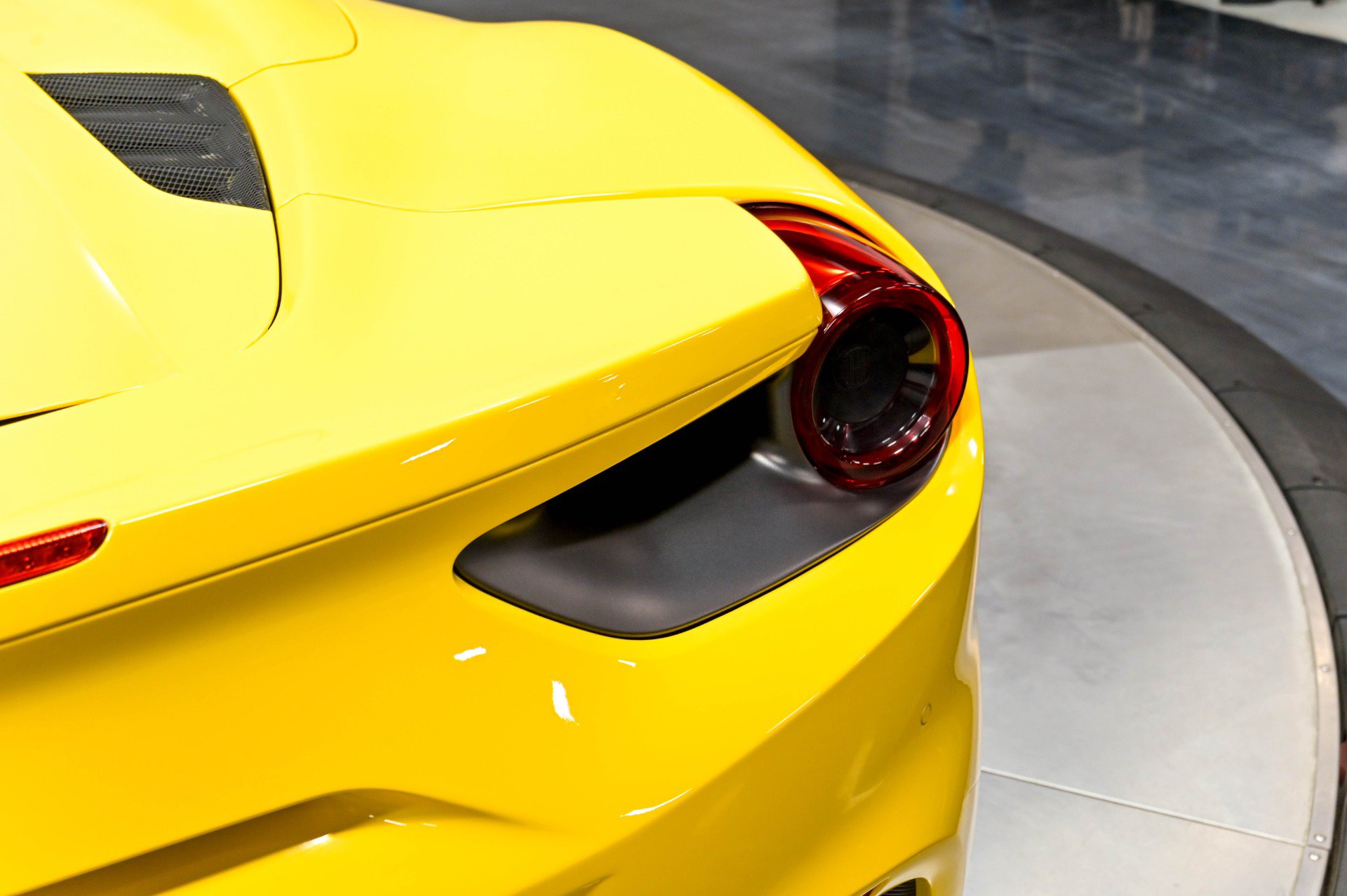 Used 2017 Ferrari 488 Spider RWD image 78