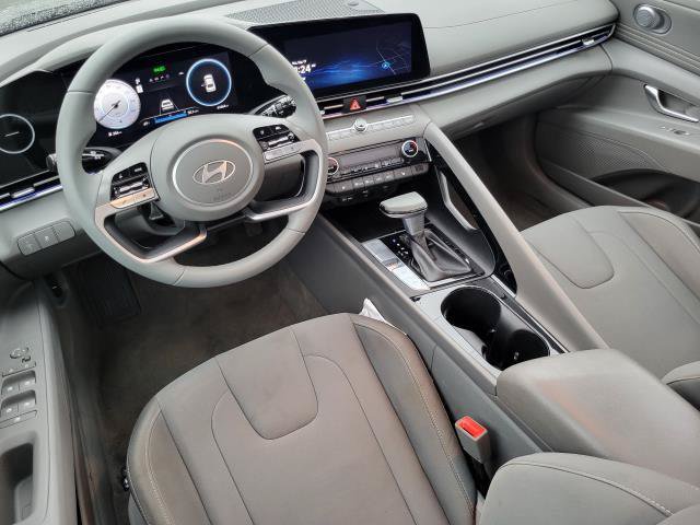 Used 2025 Hyundai Elantra SEL FWD image 27