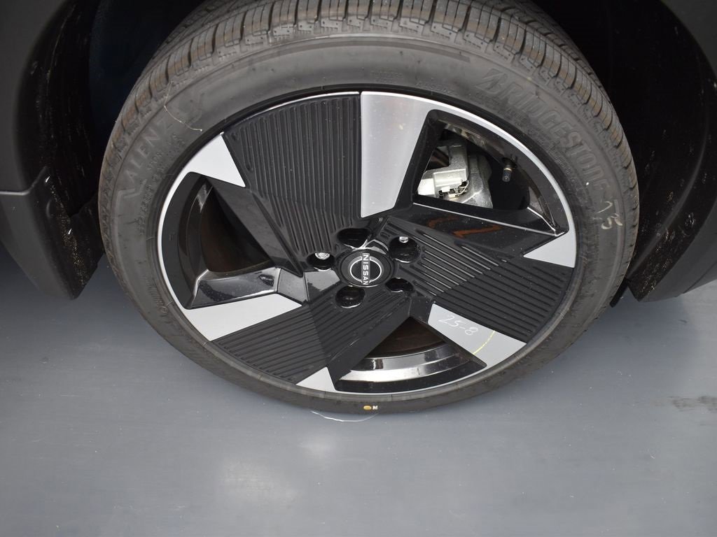 Certified 2025 Nissan Kicks SR image 17