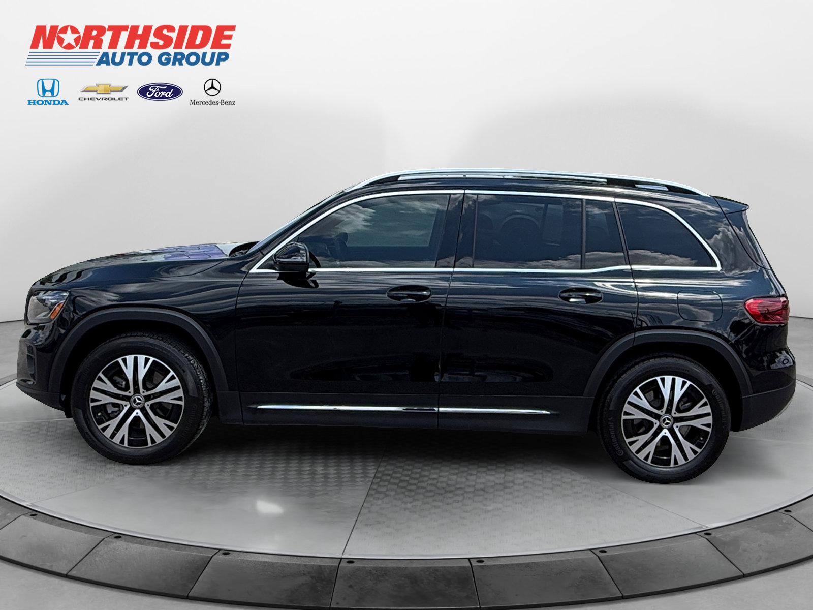 Used 2026 Mercedes-Benz GLB 250 image 4