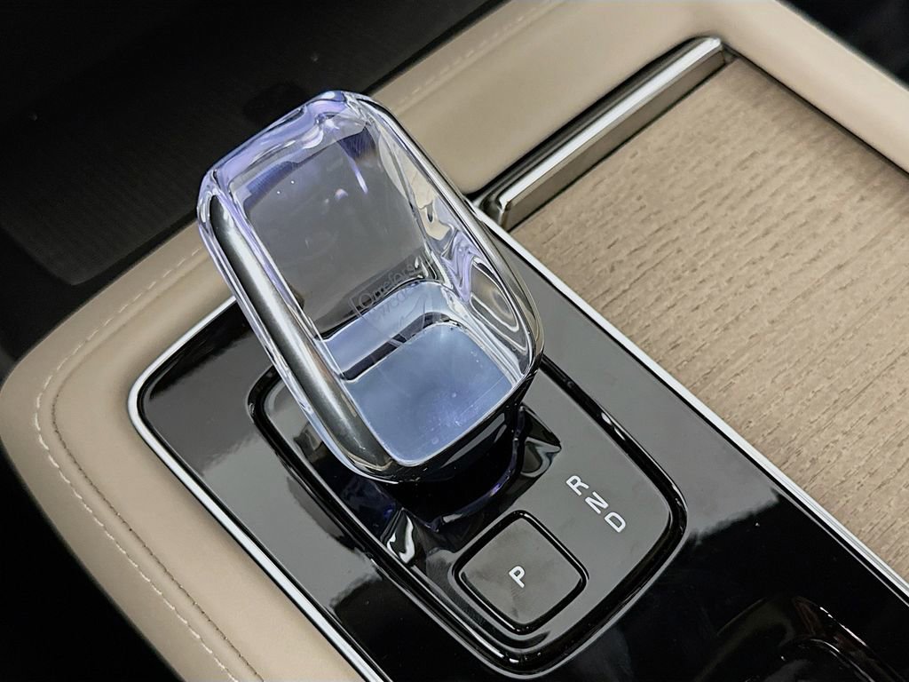 New 2026 Volvo XC90 B6 Plus w/ Protection Package Premier image 16