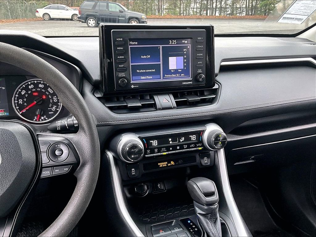 Used 2022 Toyota RAV4 XLE image 10