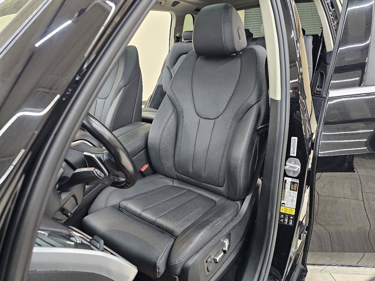 Used 2020 BMW X7 xDrive40i w/ Premium Package AWD/4WD image 18