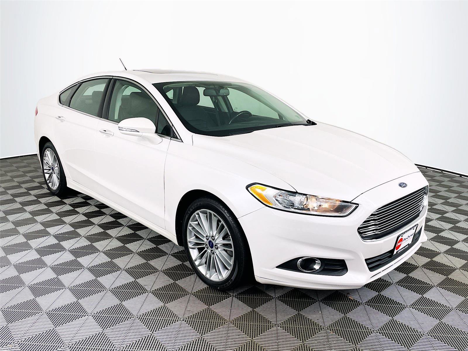 Used 2016 Ford Fusion SE w/ Equipment Group 202A FWD image 1