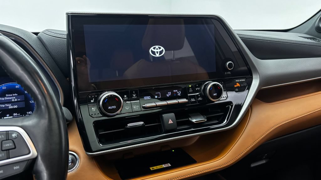 Used 2023 Toyota Highlander Platinum AWD/4WD image 22