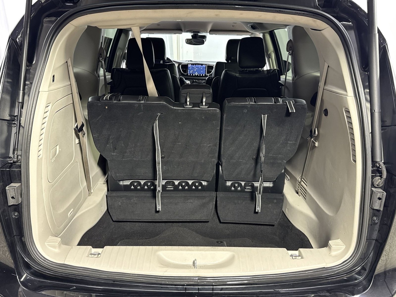 Used 2024 Chrysler Pacifica Select image 30