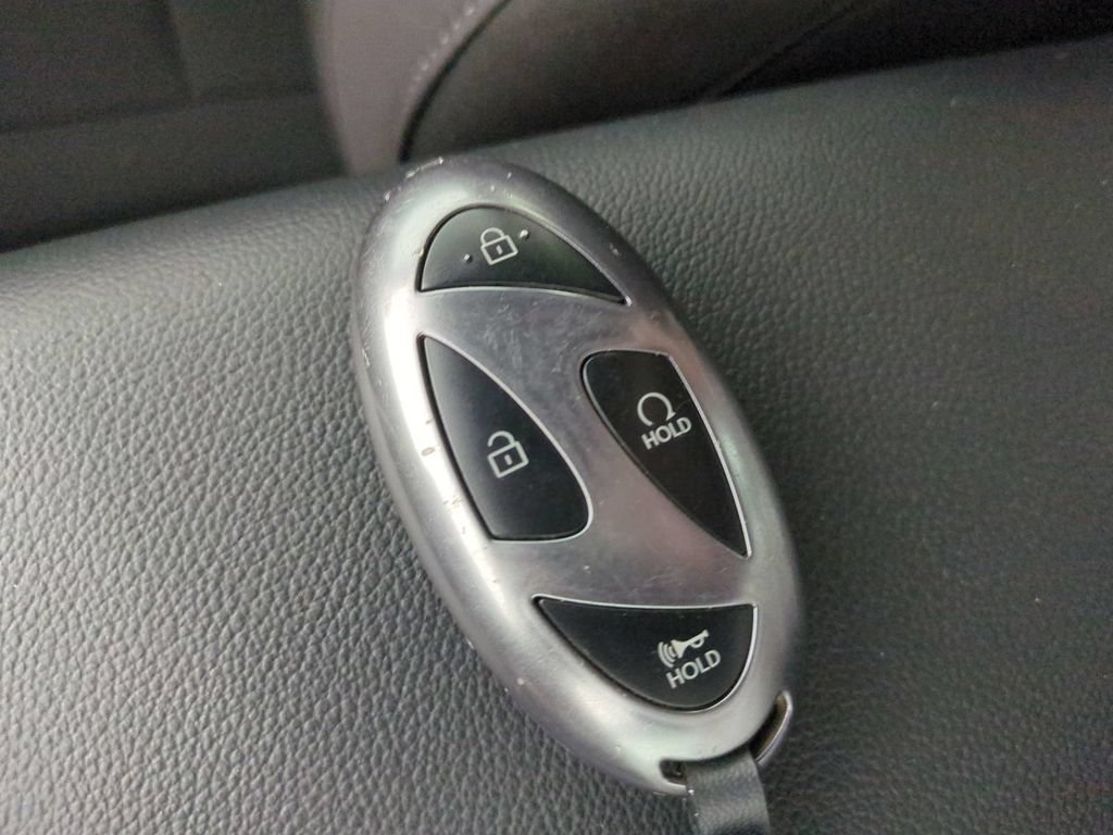 Used 2025 Hyundai Elantra Sport FWD image 35