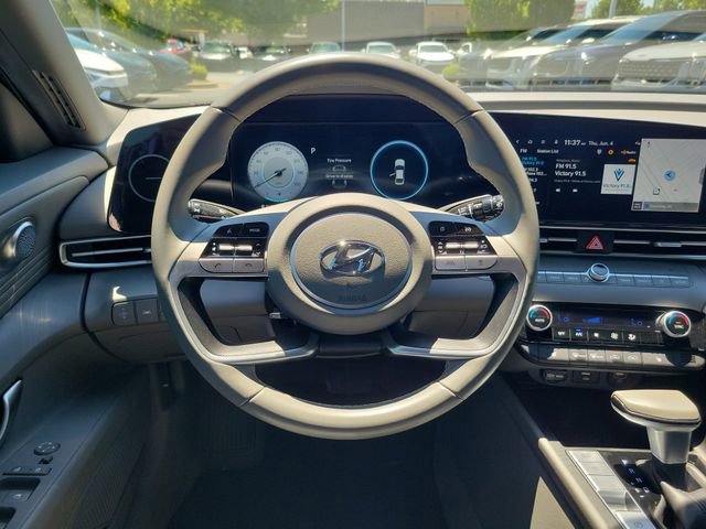 Used 2023 Hyundai Elantra SEL w/ Convenience Package FWD image 9