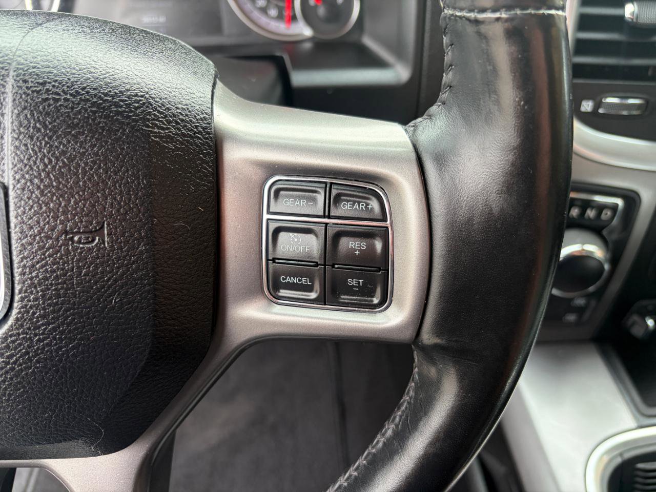 Used 2021 RAM 1500 Classic SLT w/ SLT Plus D￩cor Group image 16