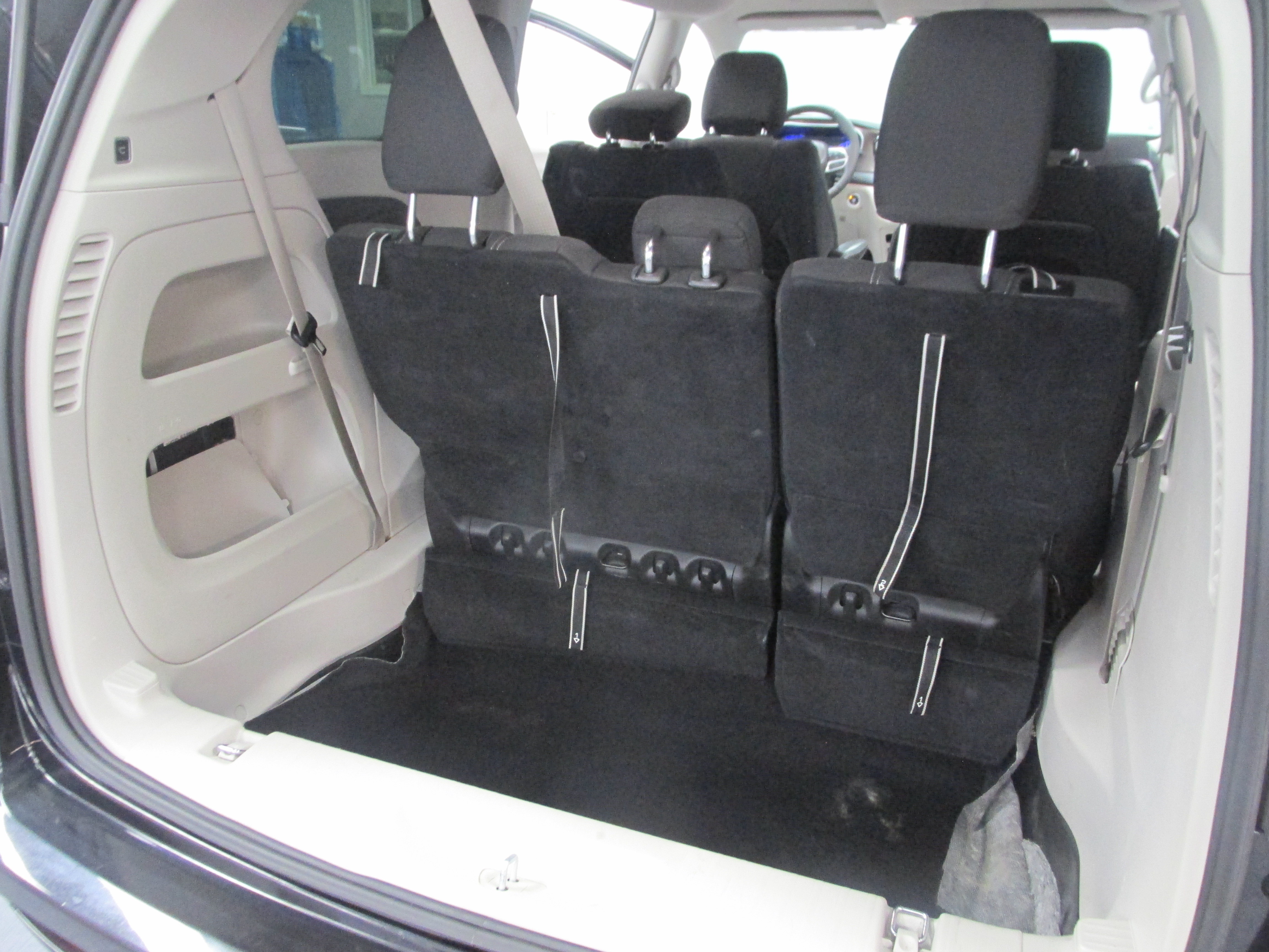 Used 2023 Chrysler Voyager LX FWD image 21