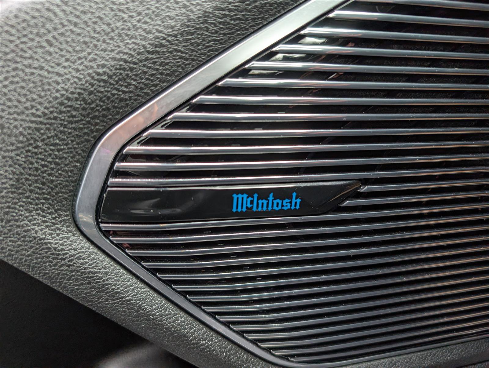 Used 2023 Jeep Grand Cherokee Overland w/ Advanced Protech Group III image 20