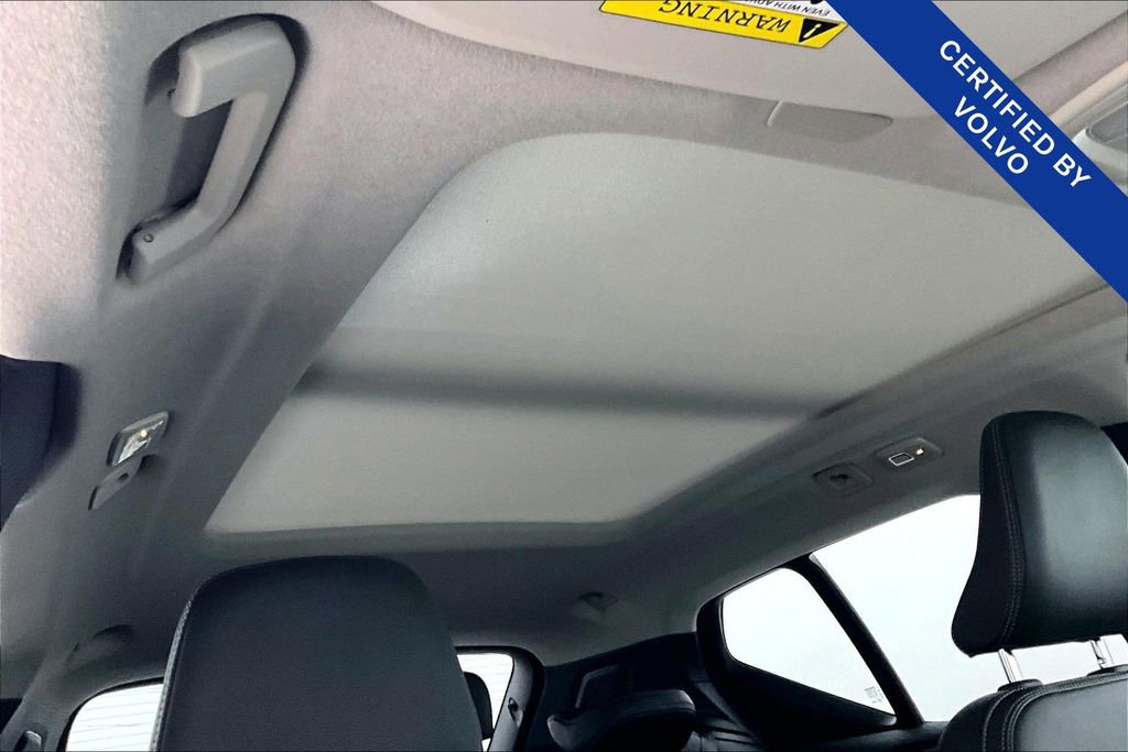 Used 2025 Volvo XC40 B5 Plus image 23