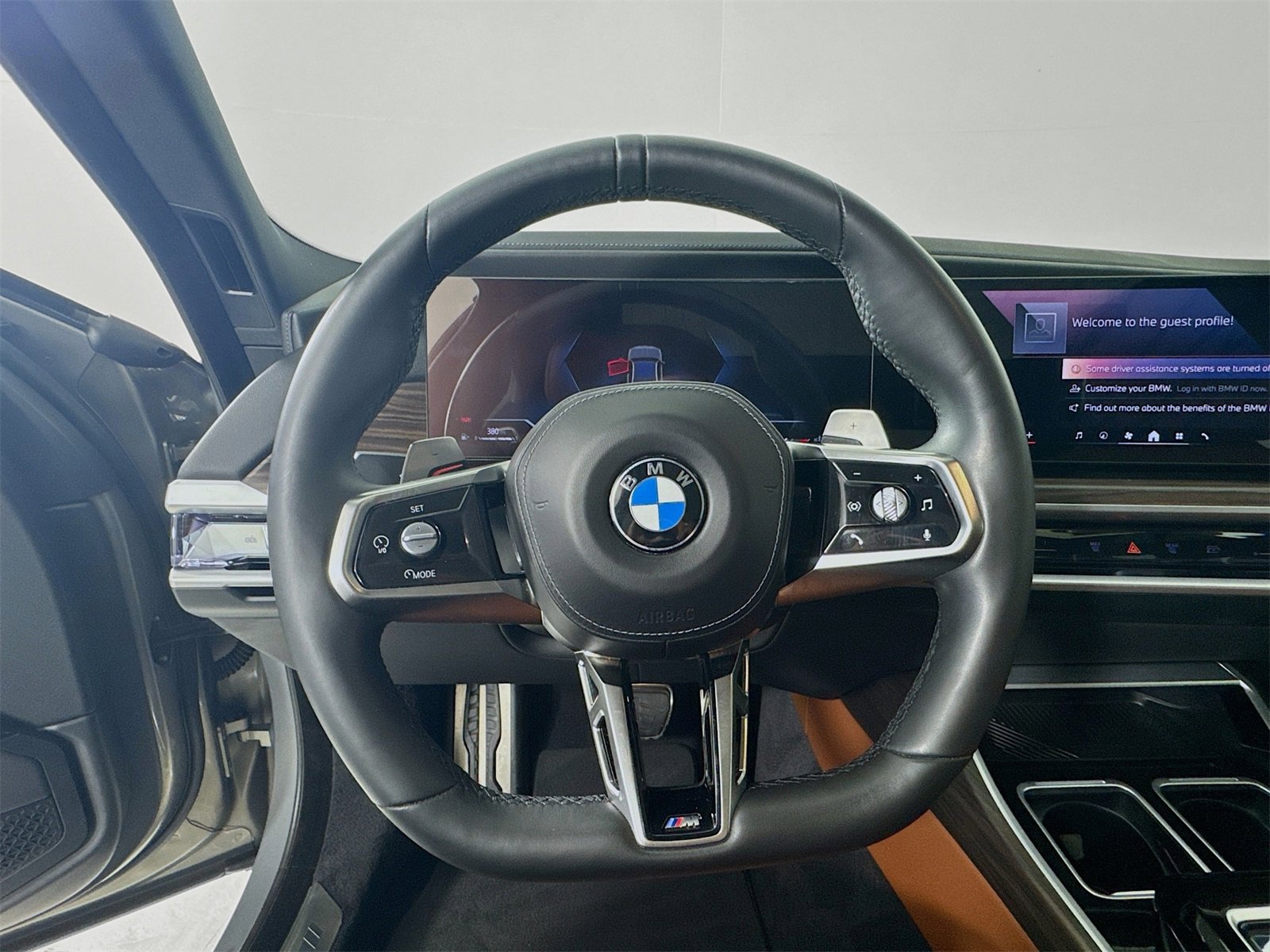 Used 2023 BMW 760i xDrive w/ Luxury Rear Seating Package image 11