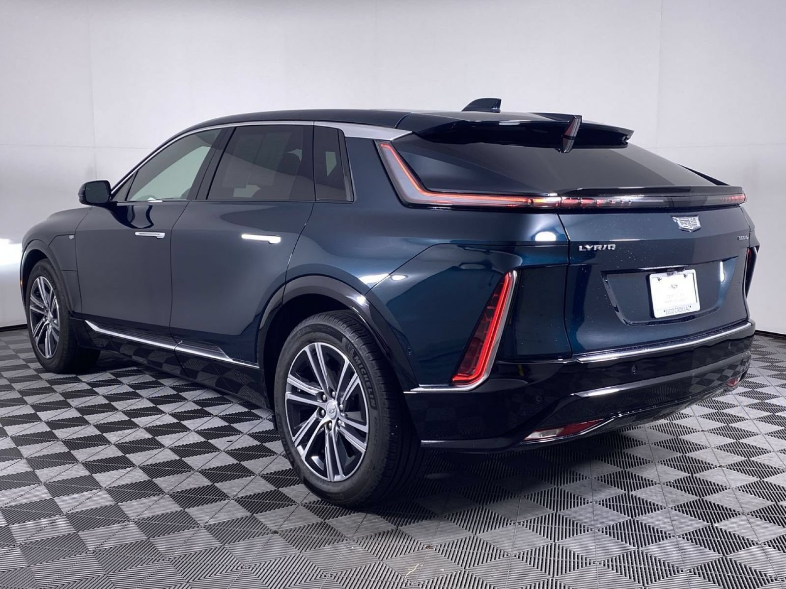 Certified 2024 Cadillac Lyriq Luxury AWD/4WD image 18