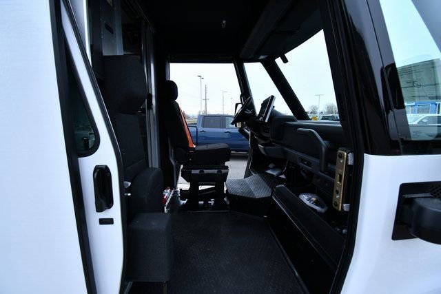 New 2025 Chevrolet Brightdrop 400 w/ Power Door Package image 23