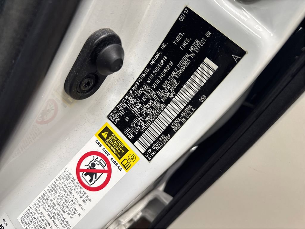 Used 2017 Toyota Highlander XLE w/ Carpet Mat Package image 17