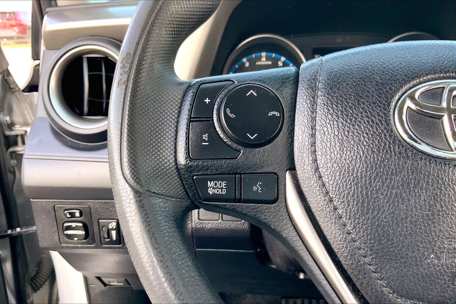 Used 2017 Toyota RAV4 LE FWD image 23