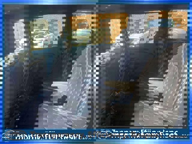 Used 2025 Chrysler Pacifica Select image 12