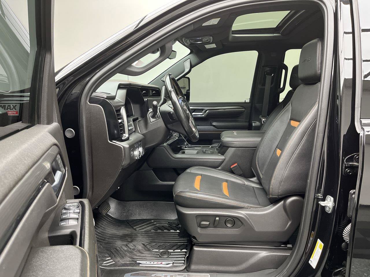 Certified 2025 GMC Sierra 2500 AT4 w/ AT4 Premium Plus Package AWD/4WD image 3