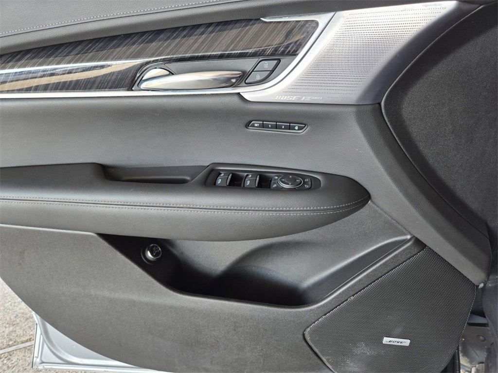 Used 2025 Cadillac XT6 Premium Luxury image 35