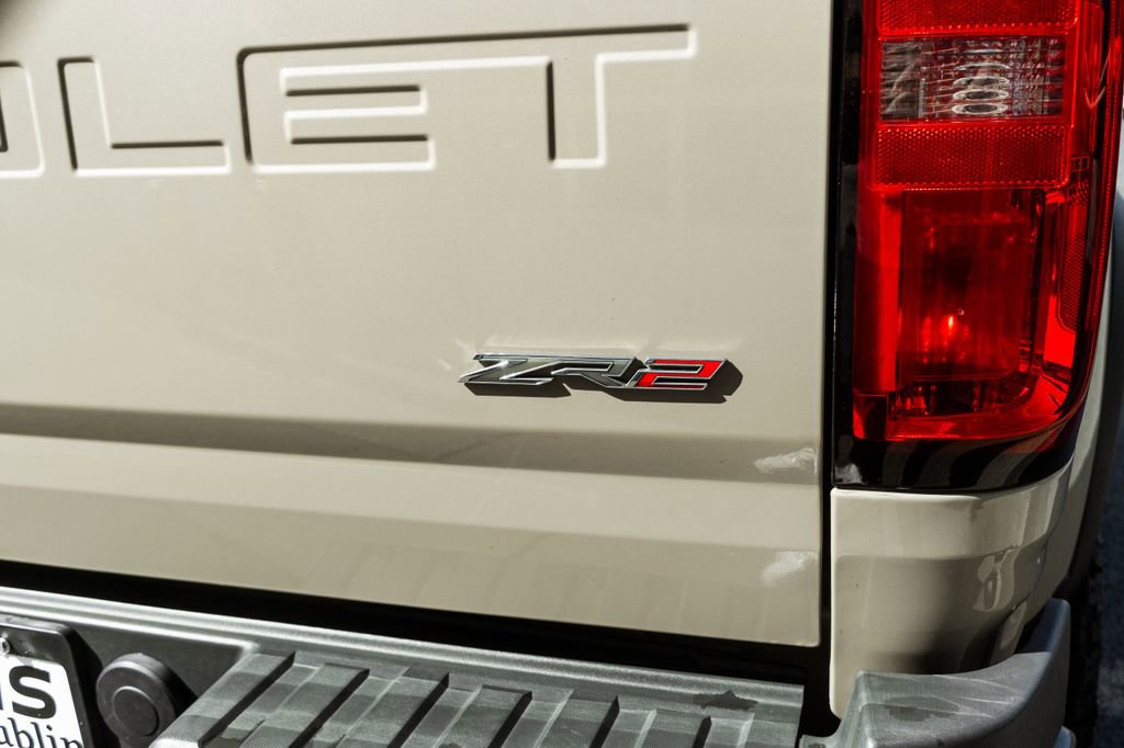 Used 2021 Chevrolet Colorado ZR2 w/ ZR2 Dusk Special Edition AWD/4WD image 37
