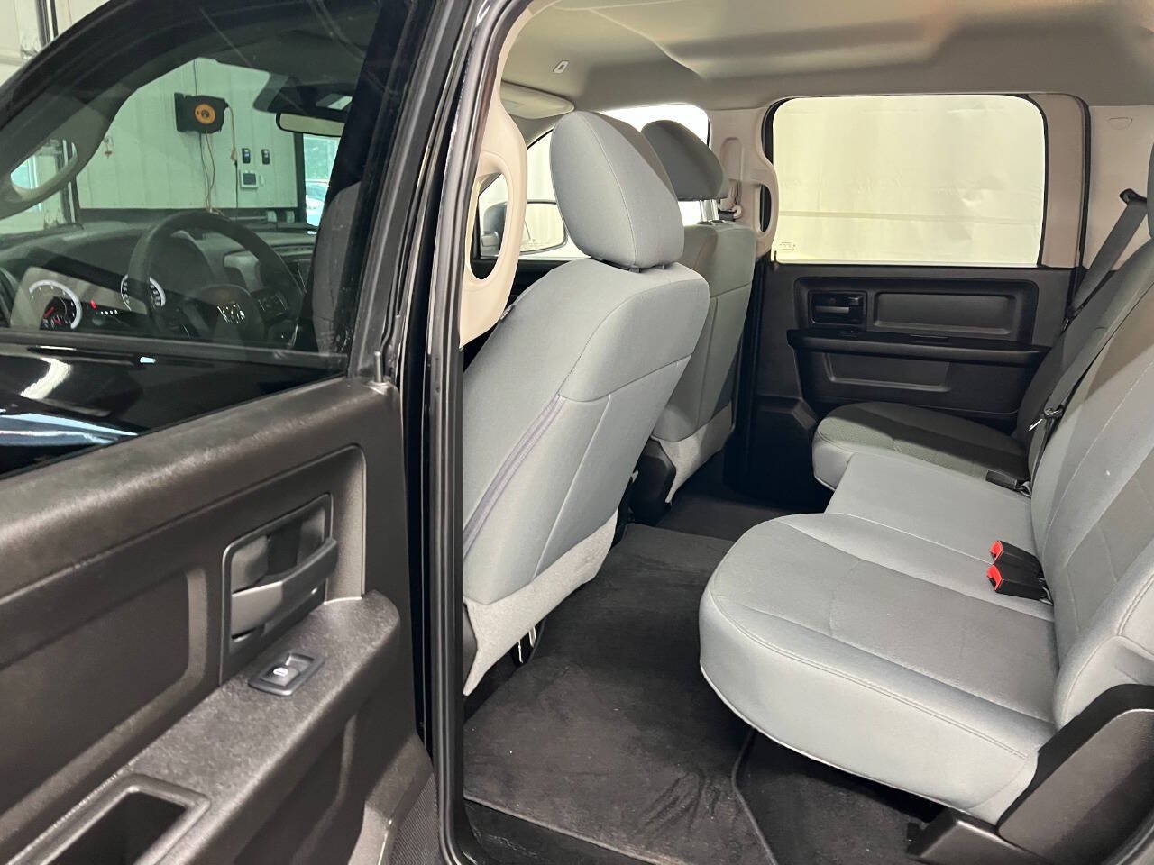 Used 2019 RAM 1500 Express w/ Express Value Package AWD/4WD image 9