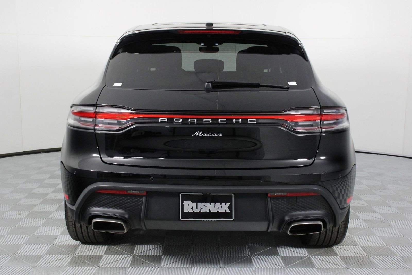 Certified 2025 Porsche Macan image 6