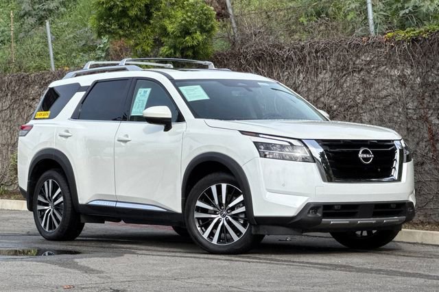Used 2023 Nissan Pathfinder Platinum AWD/4WD image 2