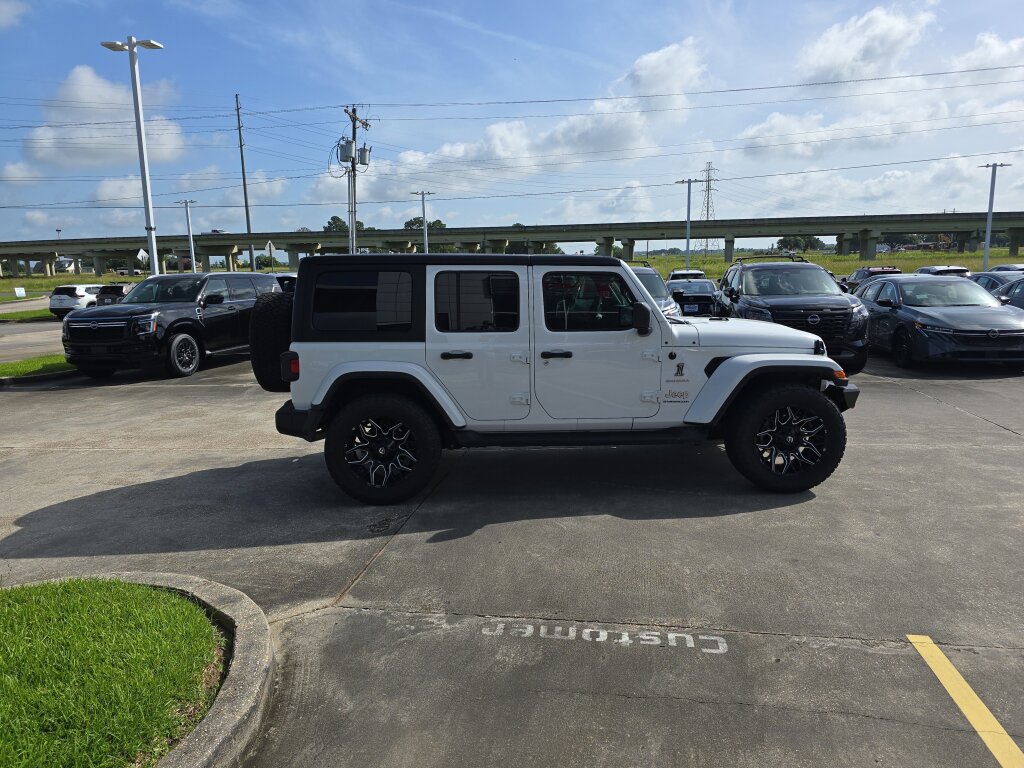 Used 2023 Jeep Wrangler Unlimited Sahara AWD/4WD image 7