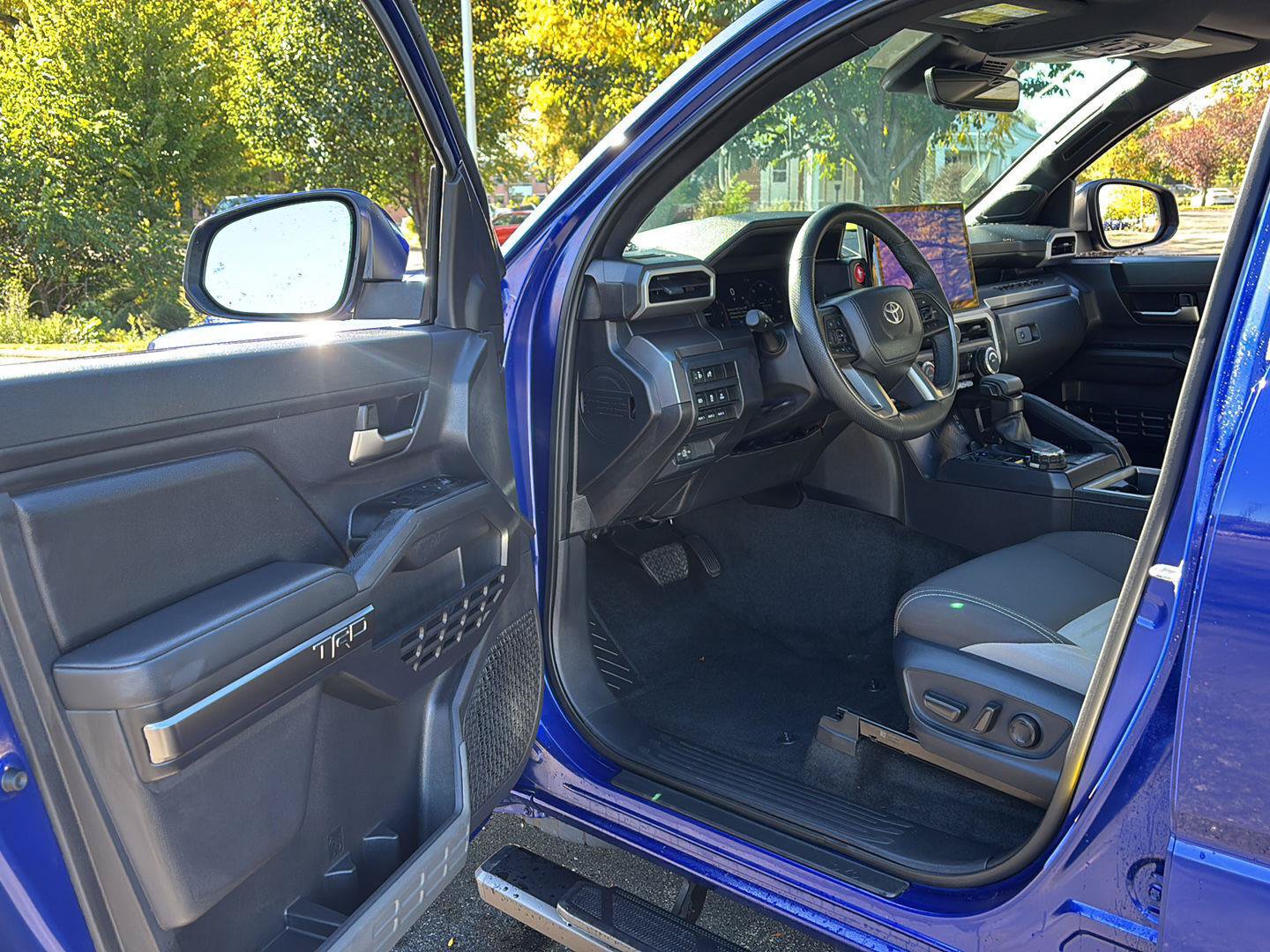 Used 2025 Toyota Tacoma TRD Off-Road w/ TRD Off Road Upgrade Package AWD/4WD image 2