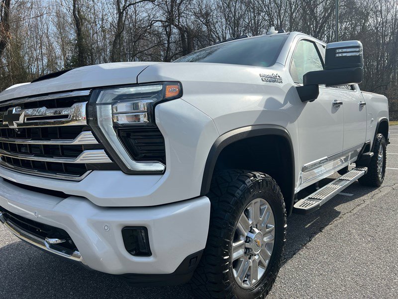 Used 2024 Chevrolet Silverado 2500 High Country w/ High Country Premium Package image 2