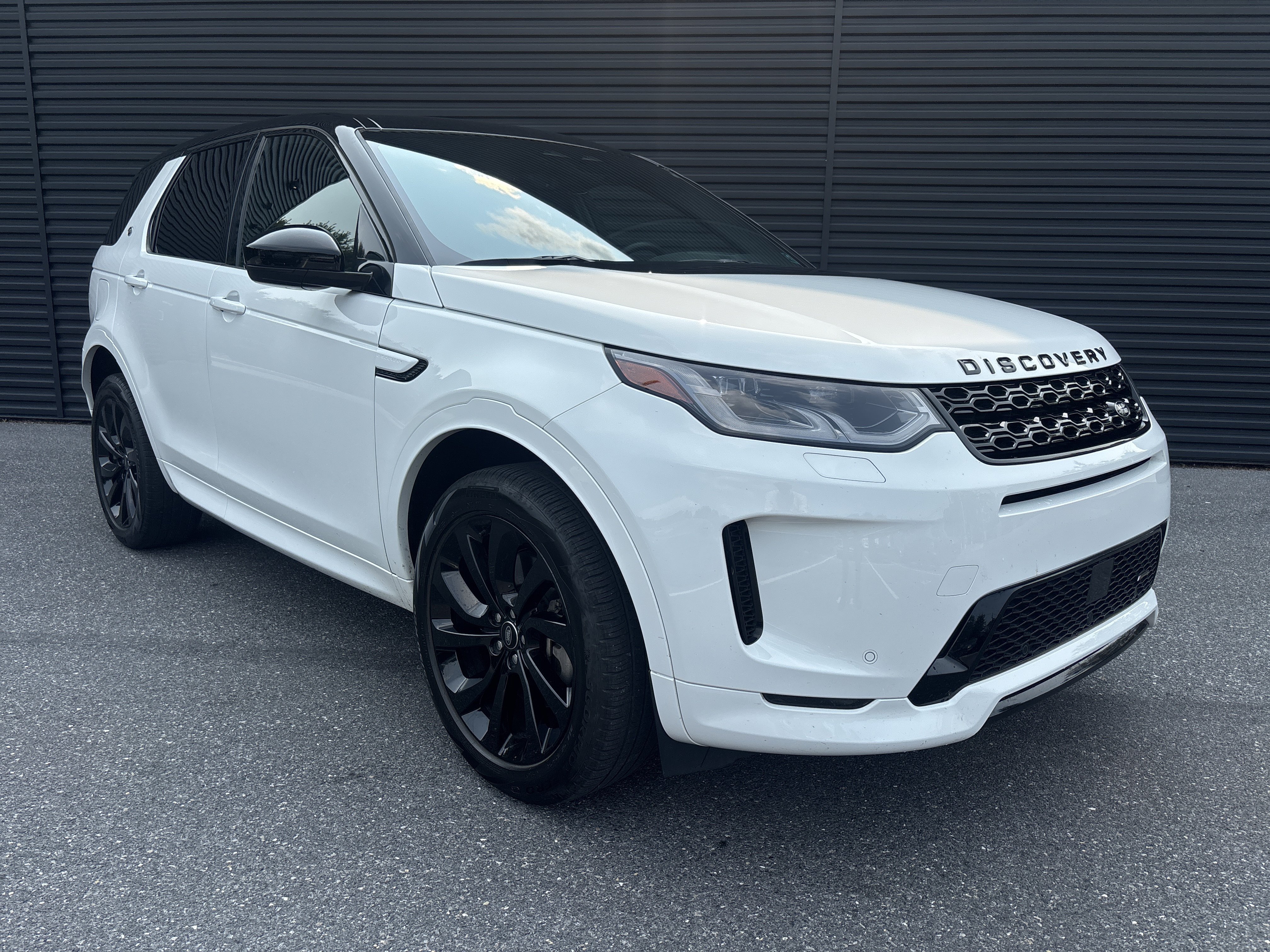 Used 2023 Land Rover Discovery Sport SE R-Dynamic AWD/4WD image 8